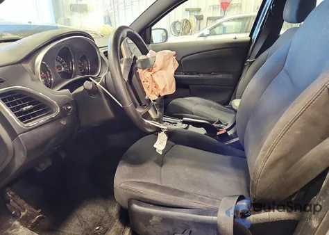 2012 Chrysler 200 Touring z USA, uszkodzony, nr VIN 1C3CCBBB6CN241555